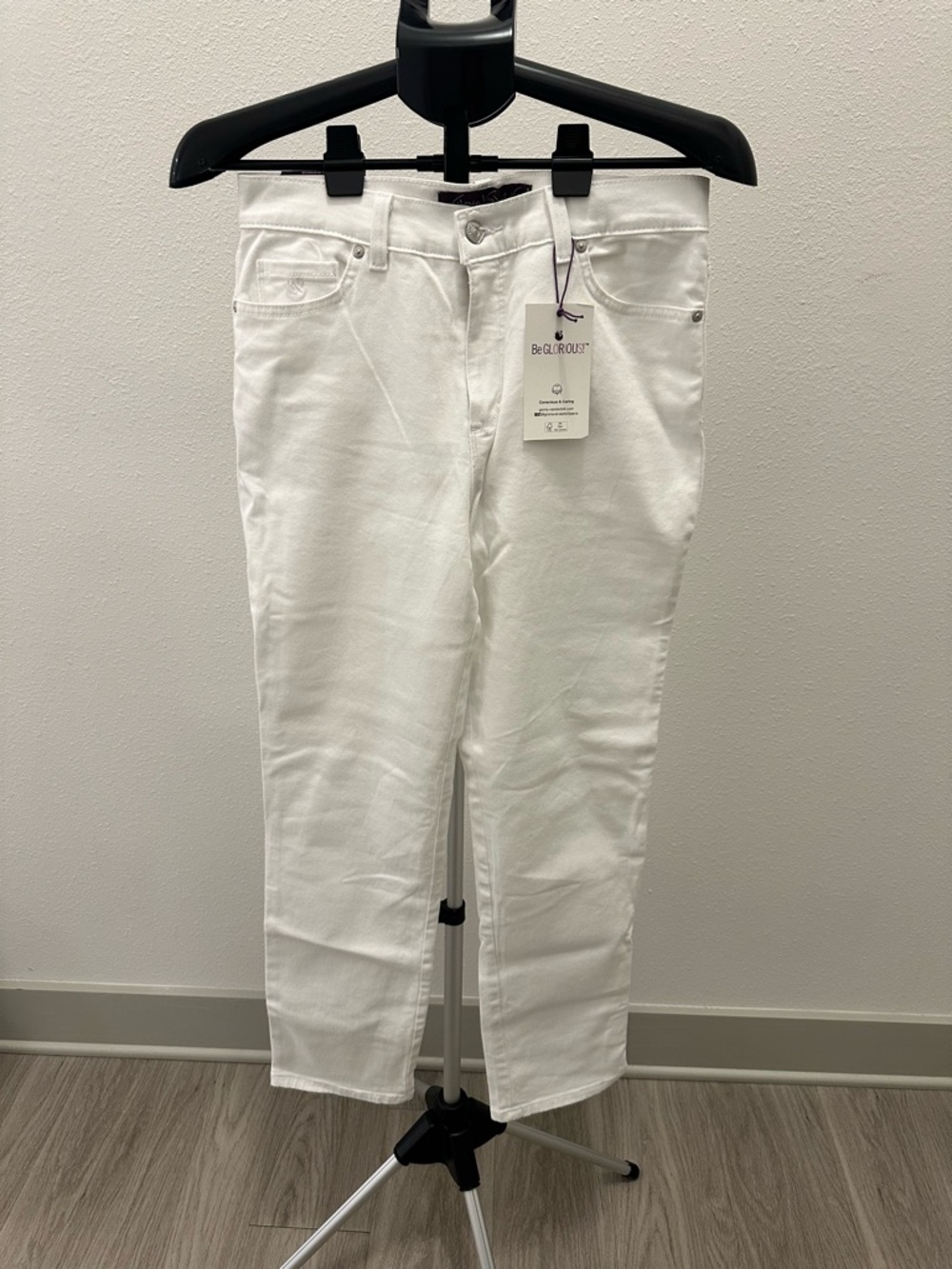 Gloria Vanderbilt White Tapered-Leg Jeans